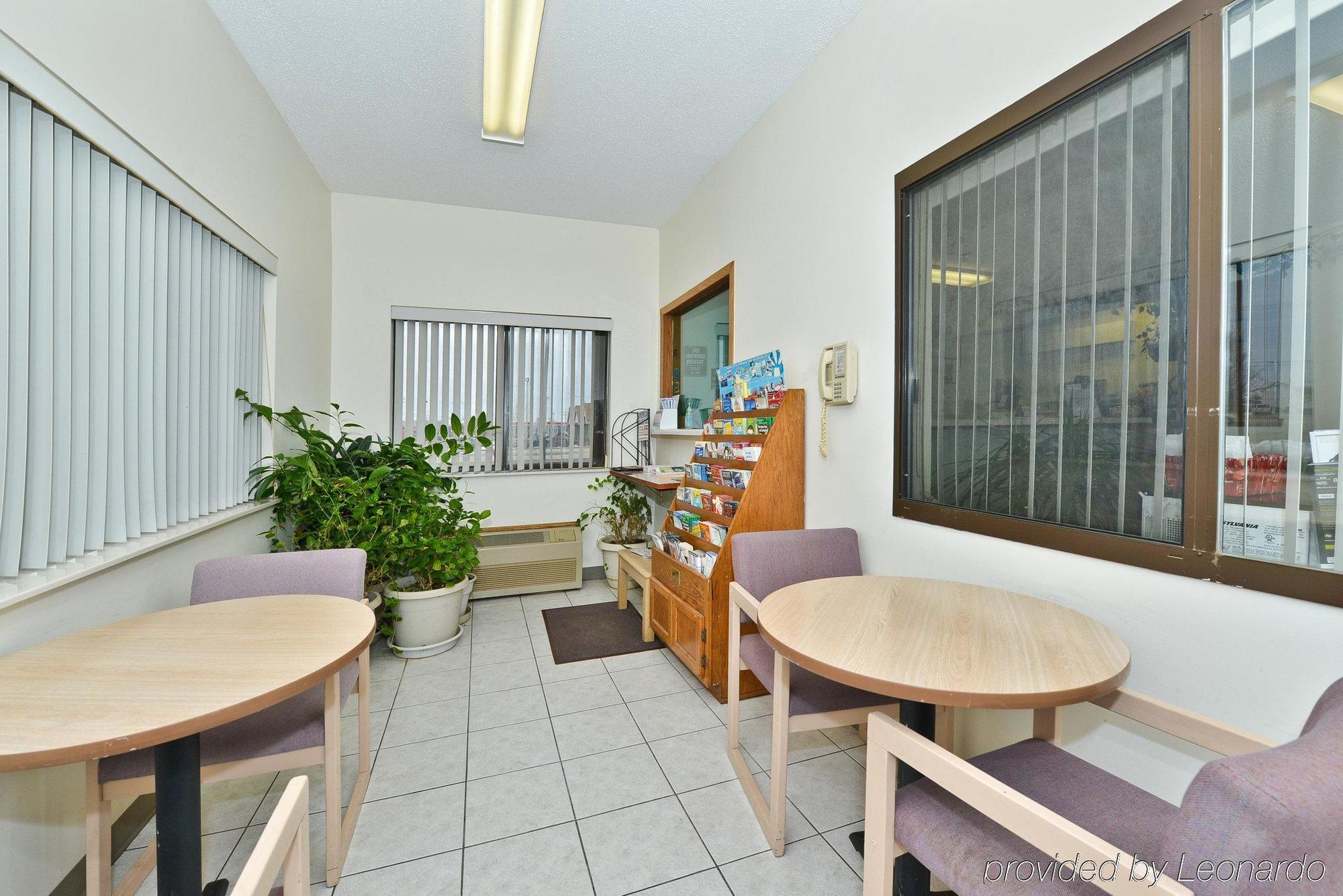 Americas Best Value Inn Champaign Extérieur photo